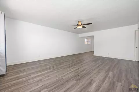 218 E St, Taft, CA 93268 photo 6