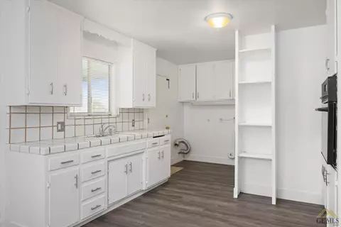 218 E St, Taft, CA 93268 photo 11