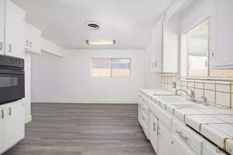 218 E St, Taft, CA 93268 photo 12
