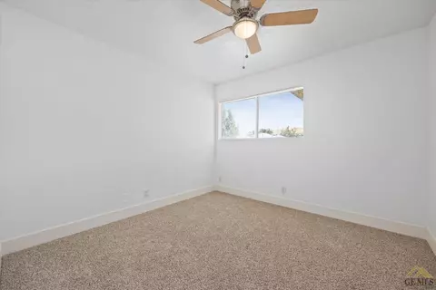 218 E St, Taft, CA 93268 photo 17