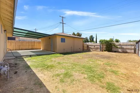 218 E St, Taft, CA 93268 photo 22