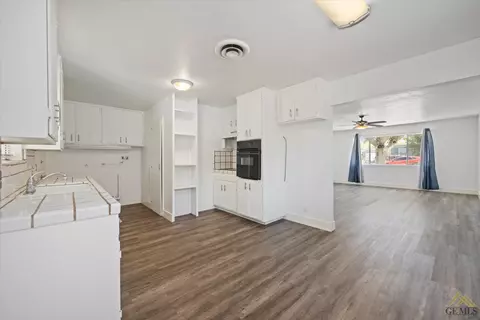 218 E St, Taft, CA 93268 photo 9