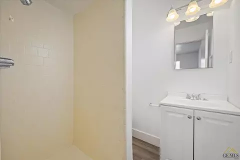 218 E St, Taft, CA 93268 photo 16
