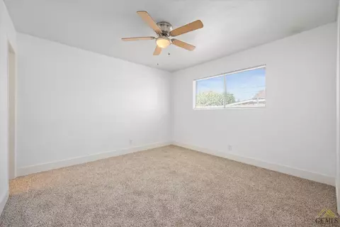 218 E St, Taft, CA 93268 photo 14