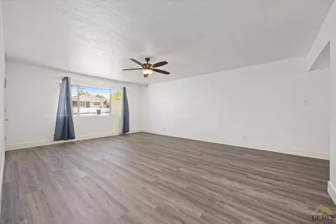 218 E St, Taft, CA 93268 photo 4