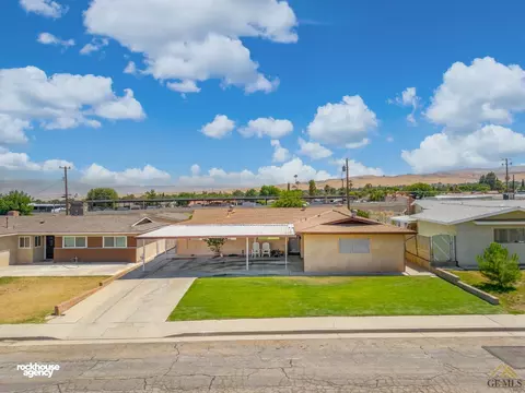 217 Suzanne Ln, Taft, CA 93268 photo 2