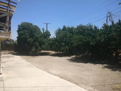 516 Harding Ave, Taft, CA 93268 photo 4