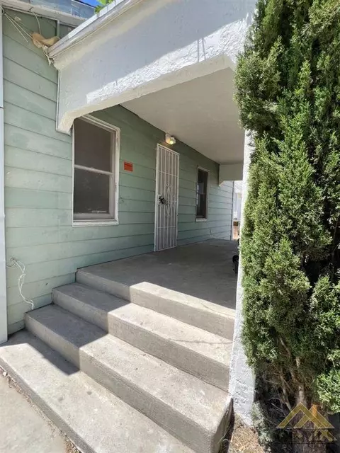 615 Taylor St, Taft, CA 93268 photo 2