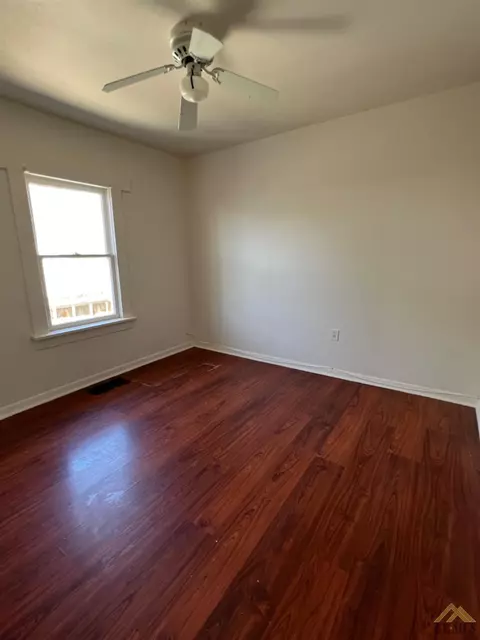 615 Taylor St, Taft, CA 93268 photo 12