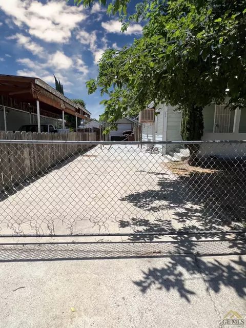615 Taylor St, Taft, CA 93268 photo 3