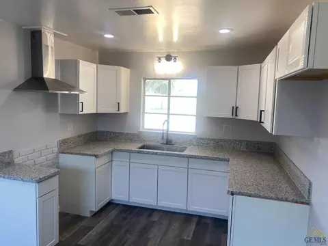 301 Shaw Ave, Shafter, CA 93263 photo 3