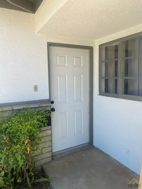 301 Shaw Ave, Shafter, CA 93263 photo 2