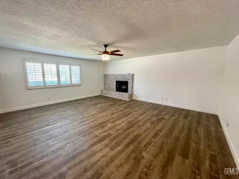211 E Calvin St, Taft, CA 93268 photo 2