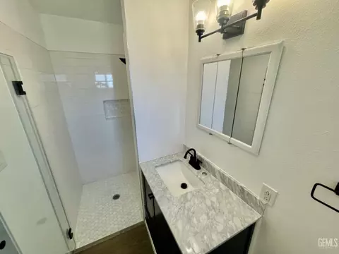 211 E Calvin St, Taft, CA 93268 photo 15