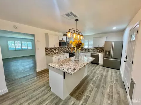 211 E Calvin St, Taft, CA 93268 photo 4