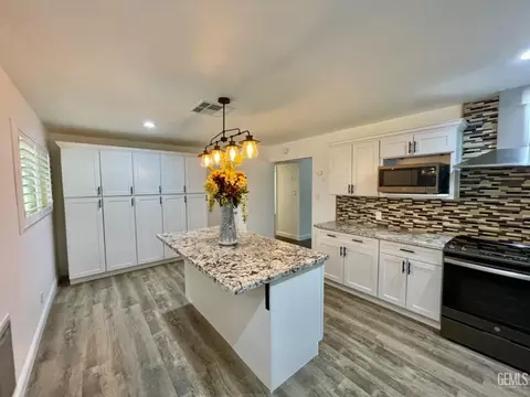 211 E Calvin St, Taft, CA 93268 photo 5