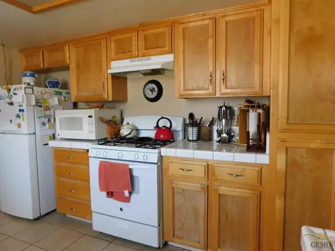 705 Peace St, Arvin, CA 93203 photo 4