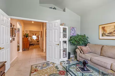 29601 Rollingoak Dr, Tehachapi, CA 93561 photo 4
