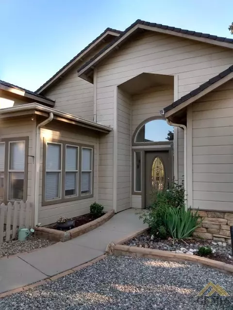 29601 Rollingoak Dr, Tehachapi, CA 93561 photo 2