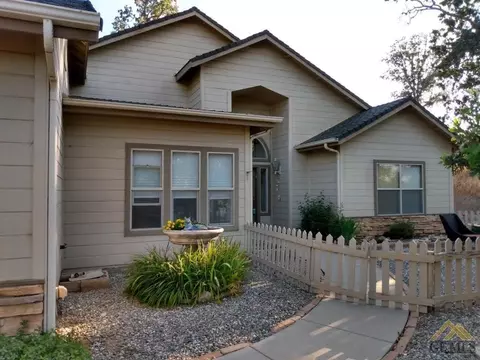 29601 Rollingoak Dr, Tehachapi, CA 93561 photo 1