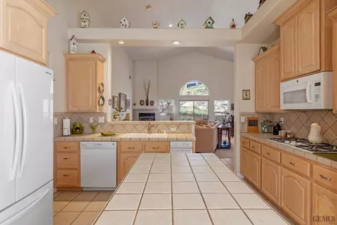 29601 Rollingoak Dr, Tehachapi, CA 93561 photo 16