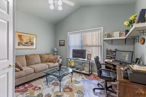 29601 Rollingoak Dr, Tehachapi, CA 93561 photo 5