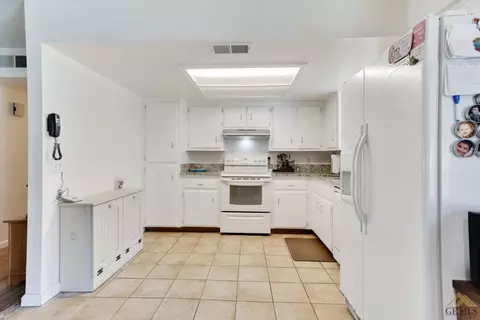5012 Willow Tree Dr, Bakersfield, CA 93313 photo 11