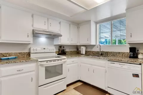 5012 Willow Tree Dr, Bakersfield, CA 93313 photo 13