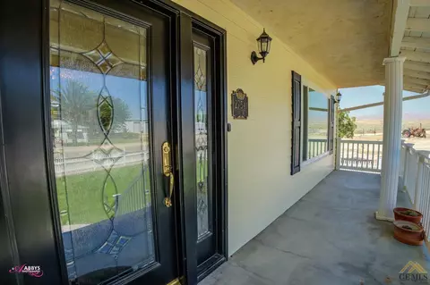 27541 Cypress St, Taft, CA 93268 photo 6