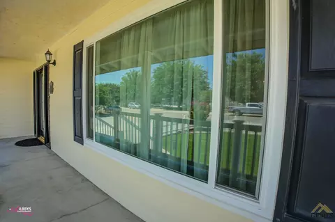 27541 Cypress St, Taft, CA 93268 photo 7