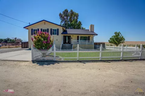 27541 Cypress St, Taft, CA 93268 photo 2