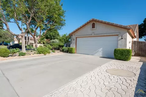 8601 Winlock St, Bakersfield, CA 93312 photo 2
