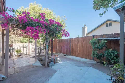 8601 Winlock St, Bakersfield, CA 93312 photo 32