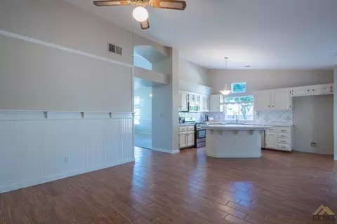8601 Winlock St, Bakersfield, CA 93312 photo 12
