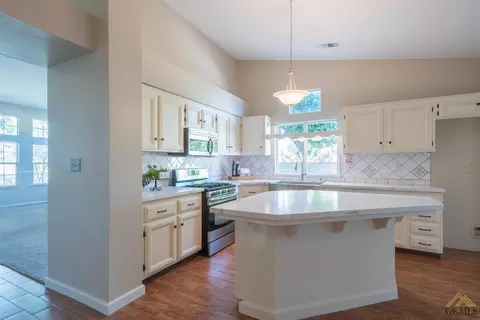 8601 Winlock St, Bakersfield, CA 93312 photo 9