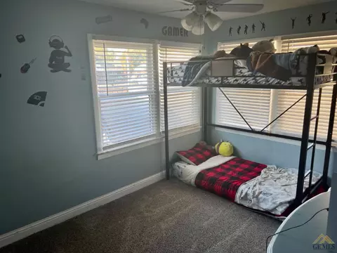 113 E Warren Ave, Bakersfield, CA 93308 photo 9