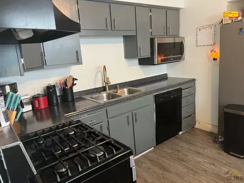 113 E Warren Ave, Bakersfield, CA 93308 photo 5