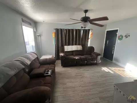 113 E Warren Ave, Bakersfield, CA 93308 photo 3