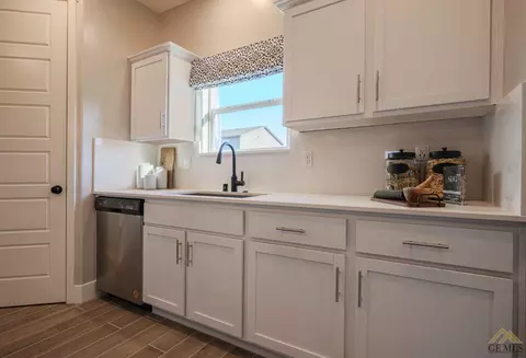 6705 Wind Wolfs Ln, Bakersfield, CA 93313 photo 4