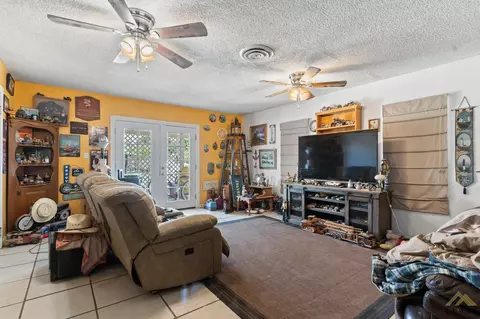 7627 Vera Ave, Bakersfield, CA 93307 photo 11