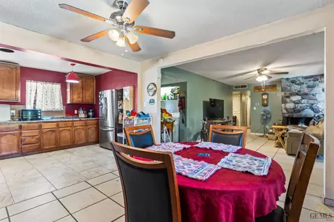 7627 Vera Ave, Bakersfield, CA 93307 photo 2