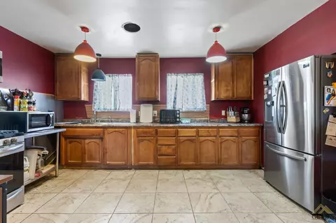 7627 Vera Ave, Bakersfield, CA 93307 photo 3