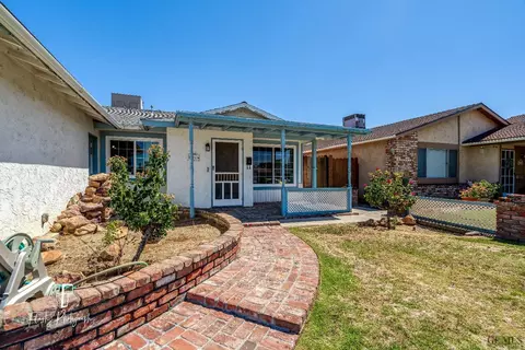2125 4th St, Wasco, CA 93280 photo 2