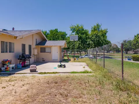 1444 Poso Dr, Wasco, CA 93280 photo 4