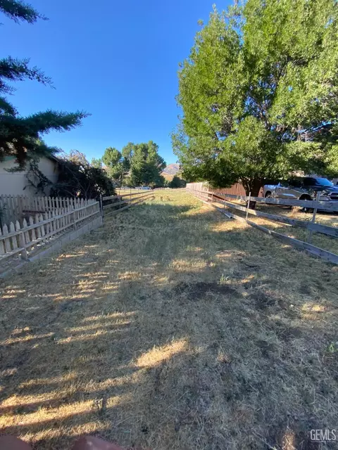 20405 Weston Ave, Tehachapi, CA 93561 photo 3