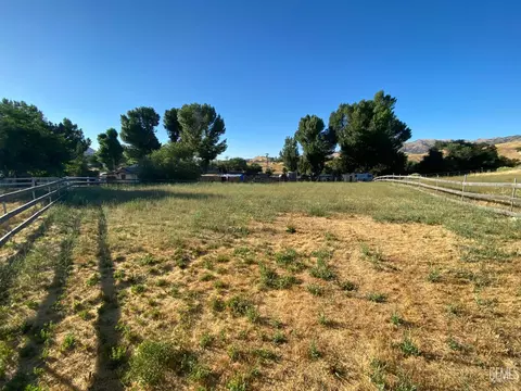 20405 Weston Ave, Tehachapi, CA 93561 photo 4