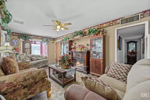 811 Buchanan St, Taft, CA 93268 photo 7