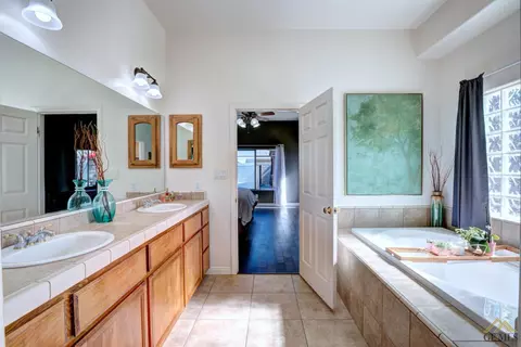 762 Pheasant Run Dr, Shafter, CA 93263 photo 11
