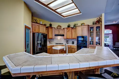 762 Pheasant Run Dr, Shafter, CA 93263 photo 8