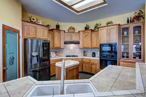 762 Pheasant Run Dr, Shafter, CA 93263 photo 7